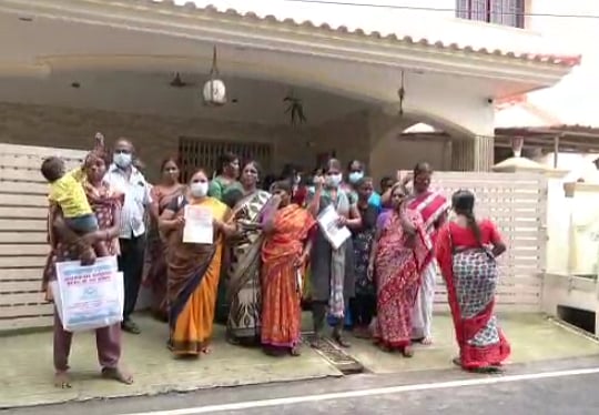 ’1 லட்சம் கொடுத்தா 2.16 லட்சம் தரேன்’ : ஆசைக்காட்டி மோசம் செய்த பாஜக நிர்வாகி.. ரவுண்ட்அப் செய்த பெண்கள்!