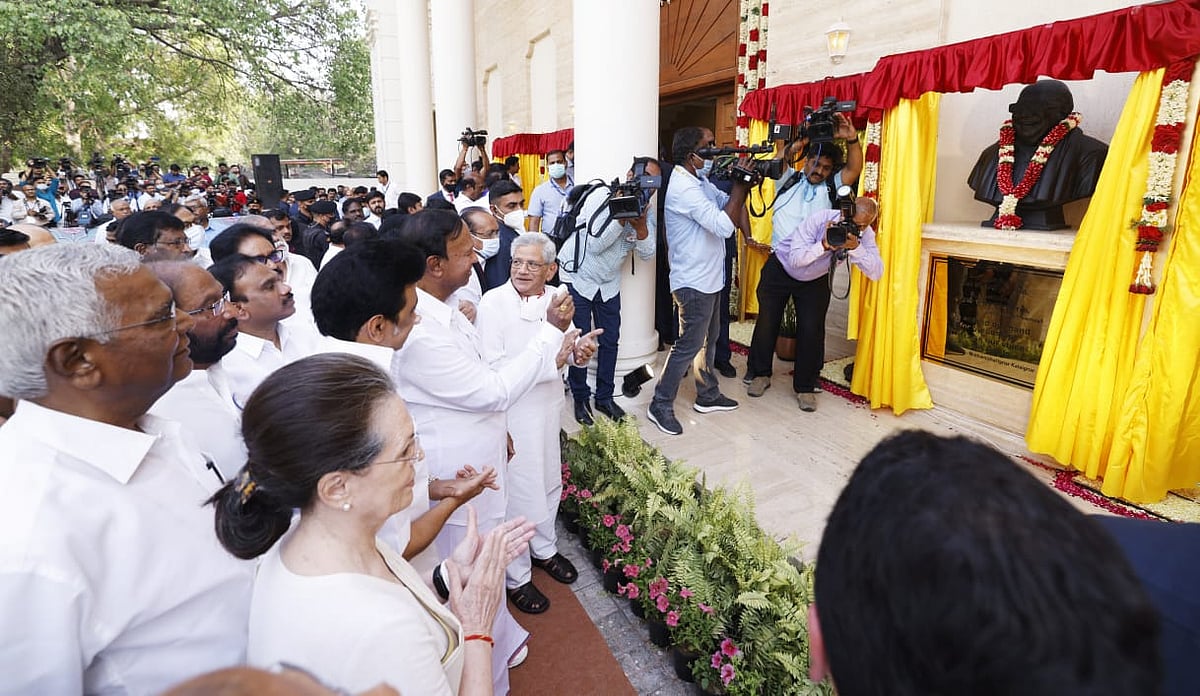 “கொடி பறக்குதா..?” : டெல்லியில் தடத்தை வலுவாகப் பதித்த தி.மு.க : அண்ணா – கலைஞர் அறிவாலயம் திறப்பு!