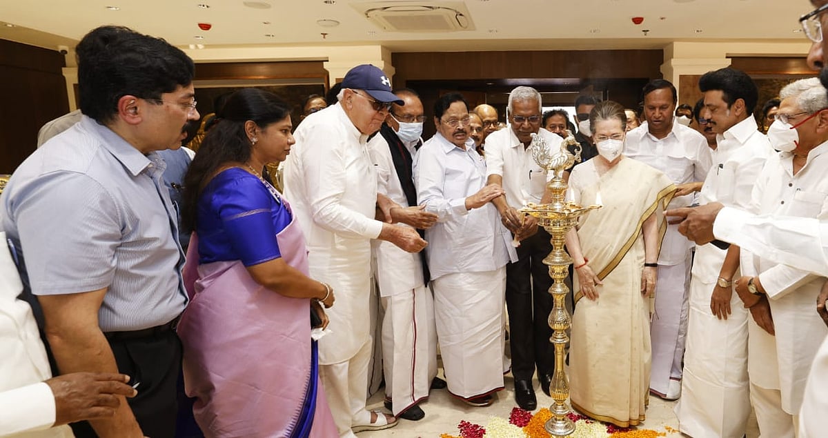 “கொடி பறக்குதா..?” : டெல்லியில் தடத்தை வலுவாகப் பதித்த தி.மு.க : அண்ணா – கலைஞர் அறிவாலயம் திறப்பு!