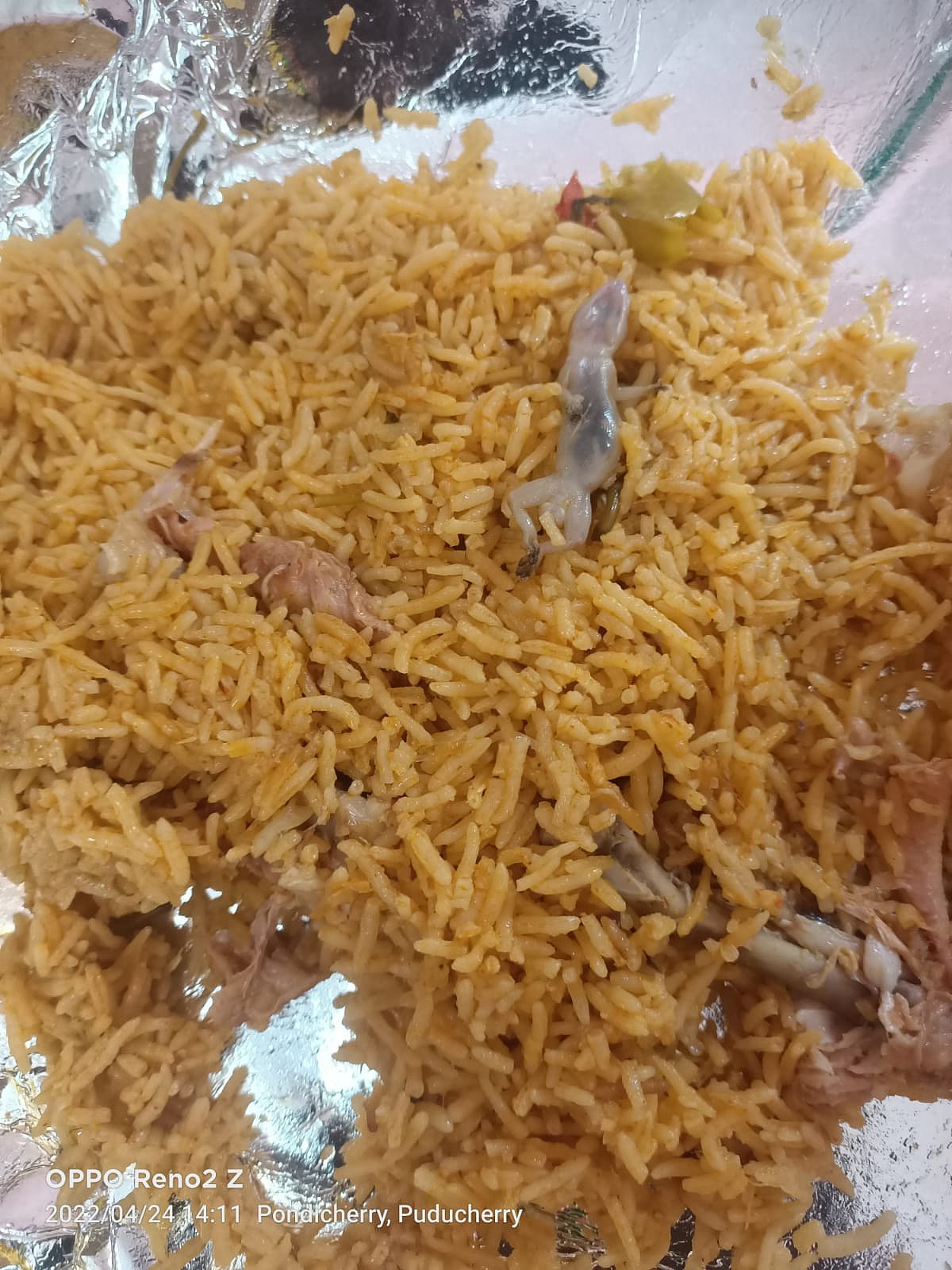 அமித்ஷாவை எதிர்த்து போராடியவர்களுக்கு பல்லி விழுந்த பிரியாணி கொடுத்த போலிஸ்.. புதுவையில் பரபரப்பு!