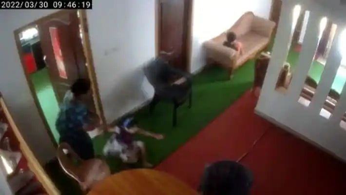 கேரளாவில் வீட்டு வேலைக்காக சென்றுவிட்டு குழந்தையை கொடுமைப்படுத்திய மூதாட்டி.. CCTV மூலம் அம்பலம்!