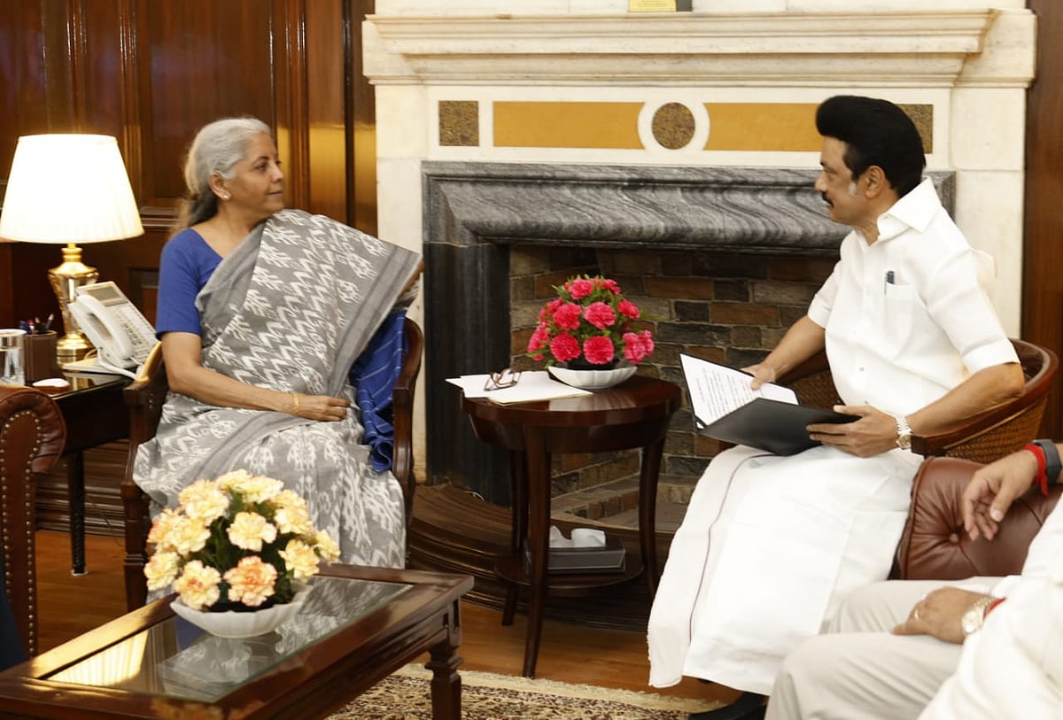 முதல்வர் மு.க.ஸ்டாலினின் இன்றைய டெல்லி விசிட்: நிர்மலா சீதாராமனுக்கு பொருநை நாகரிகம் புத்தகம் பரிசளிப்பு!