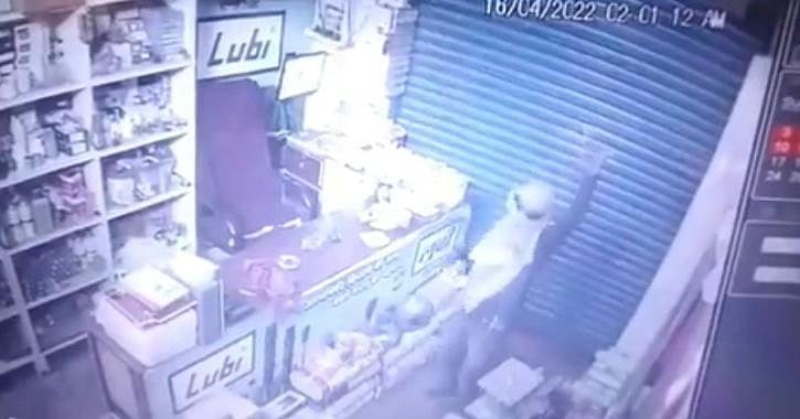 ’இப்ப என்ன பண்ணுவ..’ : வேலை முடிந்ததும் சிசிடிவி முன்பு ஆனந்த கூத்தாடிய திருடன்.. உ.பியில் சுவாரஸ்யம்!
