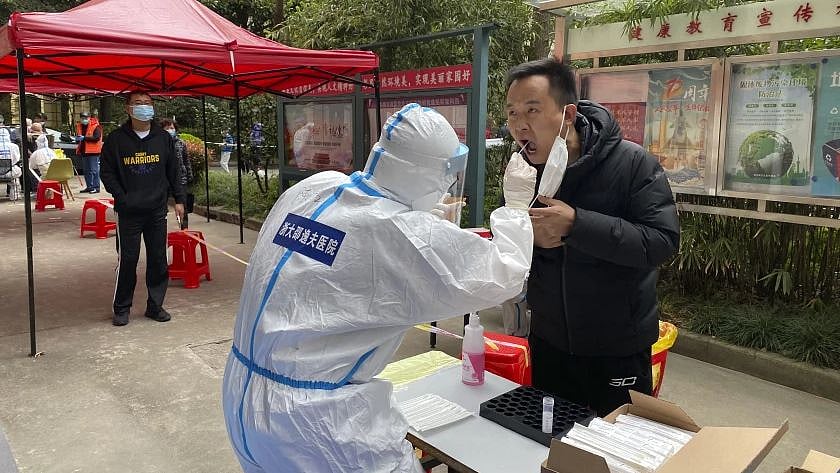 ஒரே நாளில் 29,000 பேருக்கு வைரஸ் பாதிப்பு.. சீனாவை விடாது துரத்தும் கொரோனா.. நிரம்பும் மருத்துவமனைகள்!