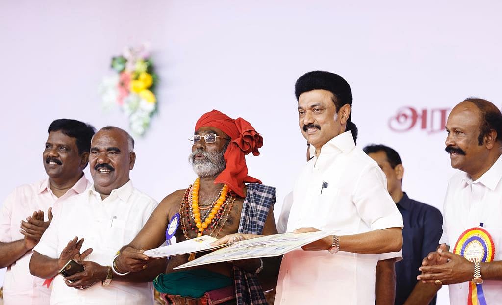 விழுப்புரம் சமத்துவபுரத்தை பட்டியலின பெண்ணை வைத்து ரிப்பன் வெட்டி திறக்கச் செய்த முதல்வர் மு.க.ஸ்டாலின்!