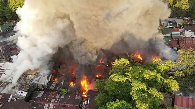 திடீரென பற்றி எரிந்த 80 வீடுகள்.. உடல் கருகி 8 பேர் பலி: பிலிப்பைன்சில் நடந்த கொடூரம்!