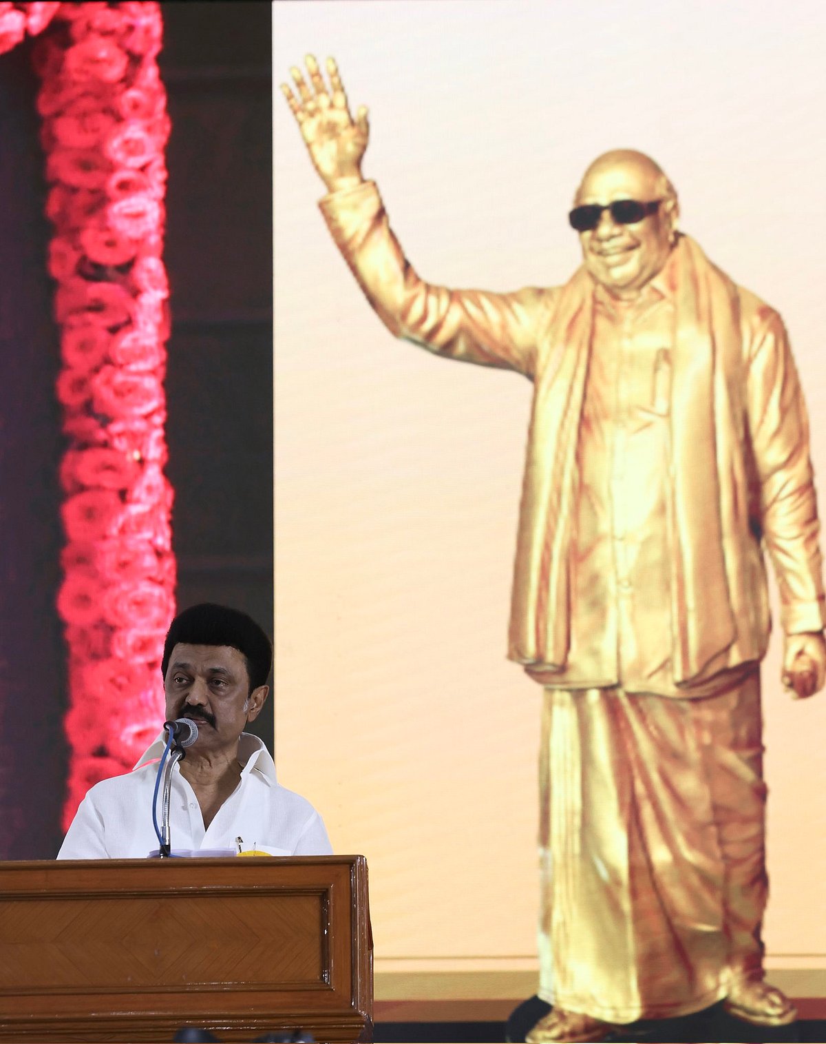 “உடன்பிறப்பே என்கிற அந்த காந்தக் குரல்.. கலைஞரின் சிலை அருகே நின்றபோது” : முதலமைச்சரின் உருக்கமான மடல் !