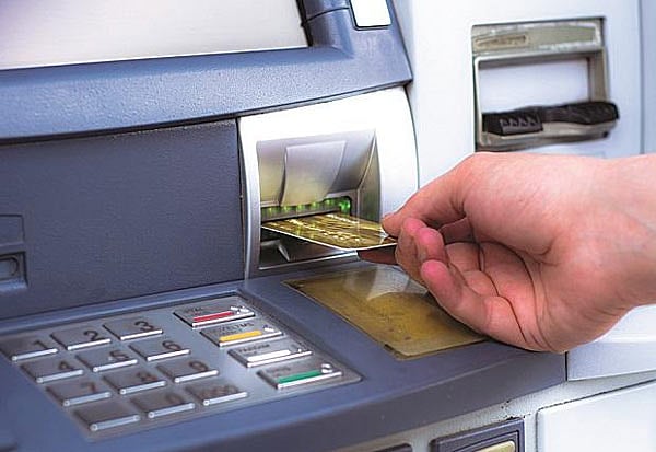 மாணவியை கொன்று உடலை எரித்த மாணவர்கள்.. நைஜீரியா நாட்டில் நடந்த கொடூர சம்பவம்!