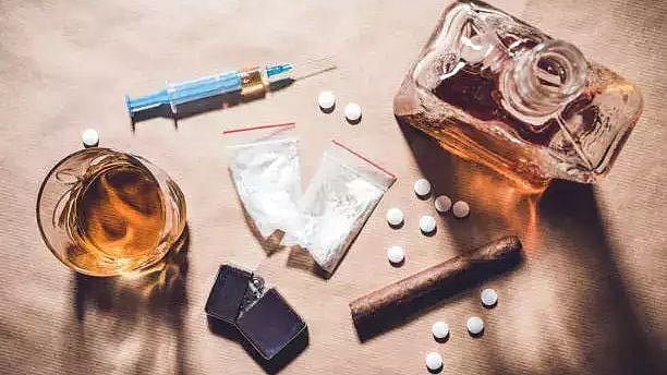 நரம்பில் செலுத்திக் கொண்ட போதை ஊசியால் நடந்த விபரீதம்.. துடிதுடித்து பரிதாபமாக உயிரிழந்த இளைஞர்!