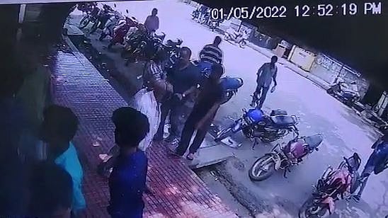 ரெயில்வே போலிஸ் எனக்கூறி காவலாளியிடம் பைக் திருட்டு.. ஸ்கெட்ச் போட்டு திருடிய போதை ஆசாமி - பின்னணி என்ன?