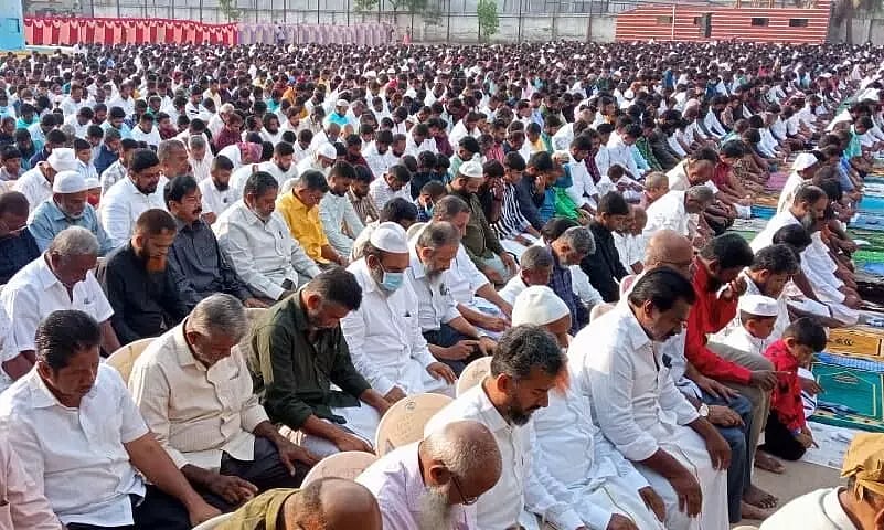 “ஈகைத் திருநாளாம் ரமலான் பண்டிகை..” : நாடு முழுவதும் இஸ்லாமியர்கள் கொண்டாட்டம்! (புகைப்படங்கள்)