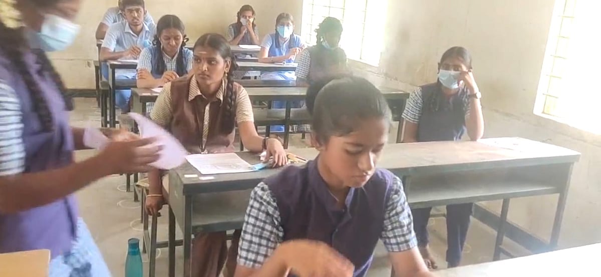 ரத்த குழாயில் அடைப்பு .. அறுவை சிகிச்சை செய்துகொண்டு ஆம்புலன்ஸில் வந்து பொதுத்தேர்வு எழுதிய மாணவி!