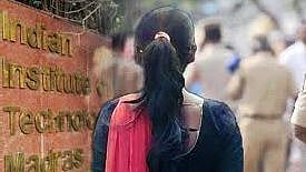 “உன்னிடம் ஒரு புகைப்படம் கூட இல்லையா?” : பாலியல் வன்கொடுமைக்கு ஆளான மாணவியிடம் ஆதாரம் கேட்ட சென்னை IIT !