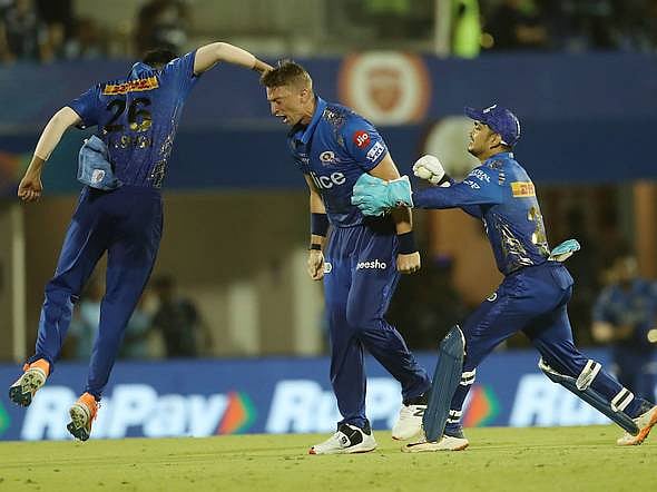 வீழ்ந்து எழுந்த மும்பை இந்தியன்ஸ்.. ரோகித் அதிரடி:  கடைசி ஓவரில் மும்பை த்ரில் வெற்றி!