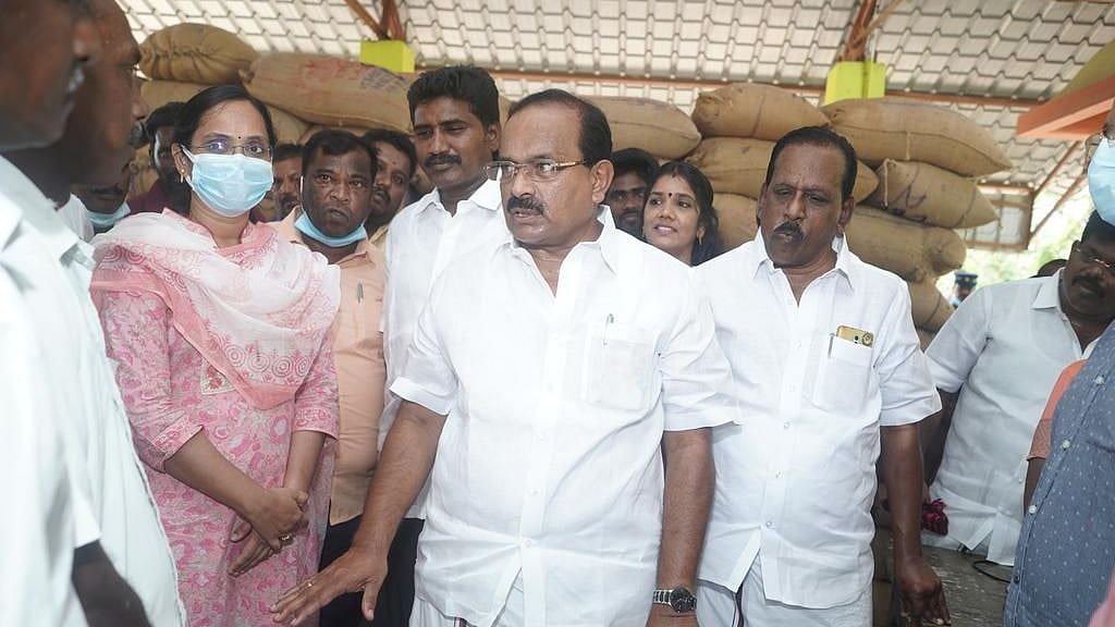 முதல்வன் திரைப்பட பாணியில் அமைச்சர் சங்கரபாணி அதிரடி.. முறைகேடகாக செயல்பட்ட ஊழியர்கள் இடைநீக்கம்!