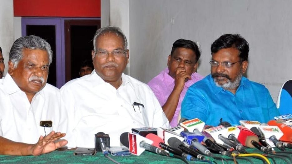 பெட்ரோல் விலையை 200% உயர்த்திவிட்டு 7% மட்டுமே குறைப்பதா?: மோடி அரசுக்கு எதிராக போராட்டம் நடத்த அறைகூவல்!