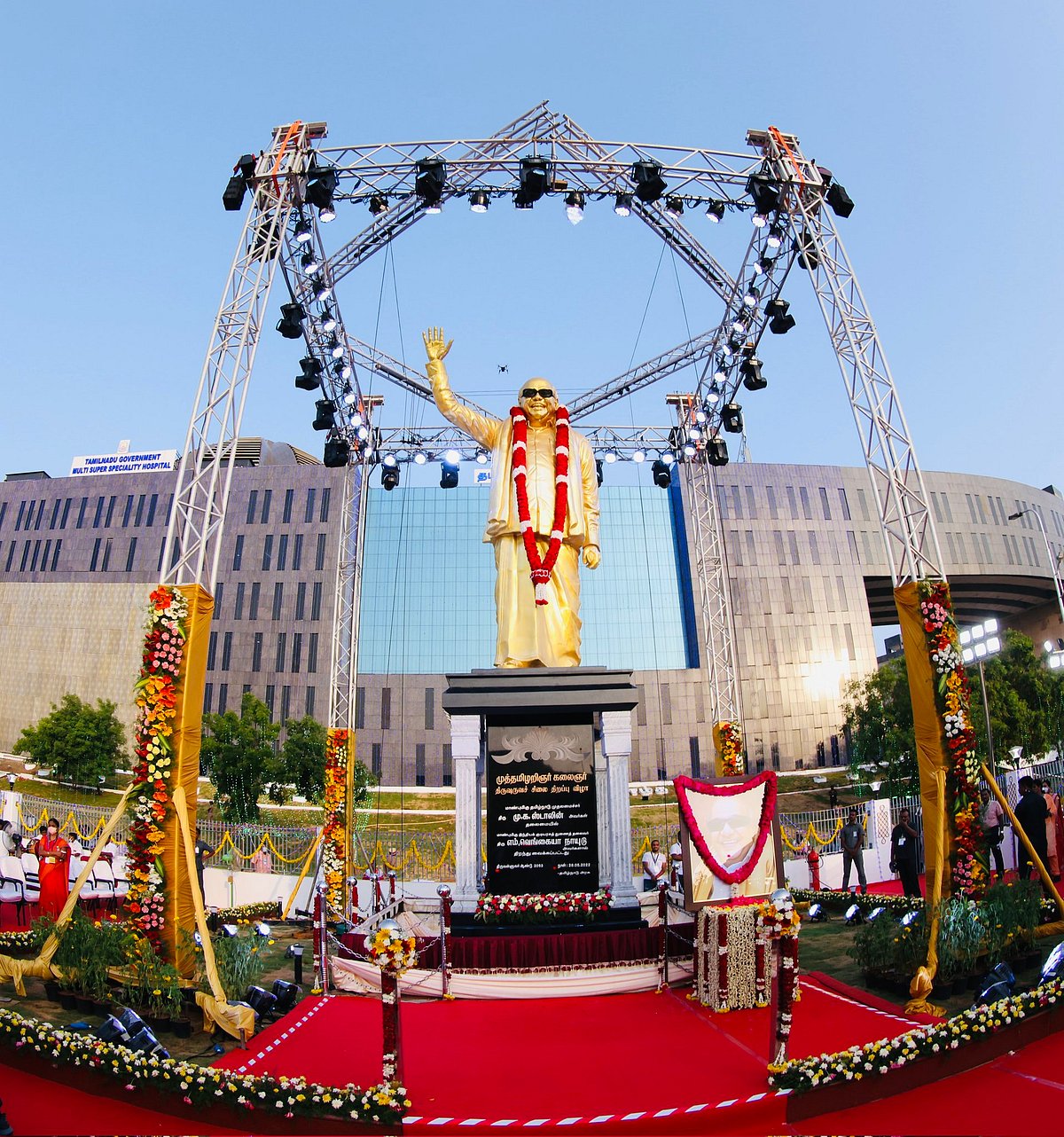 “உடன்பிறப்பே என்கிற அந்த காந்தக் குரல்.. கலைஞரின் சிலை அருகே நின்றபோது” : முதலமைச்சரின் உருக்கமான மடல் !