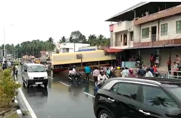 கட்டுப்பாட்டை இழந்து கடைக்குள் புகுந்த கேரள அரசு பேருந்து; 10 பேருக்கு காயம்.. நாகர்கோவில் அருகே பரிதாபம்