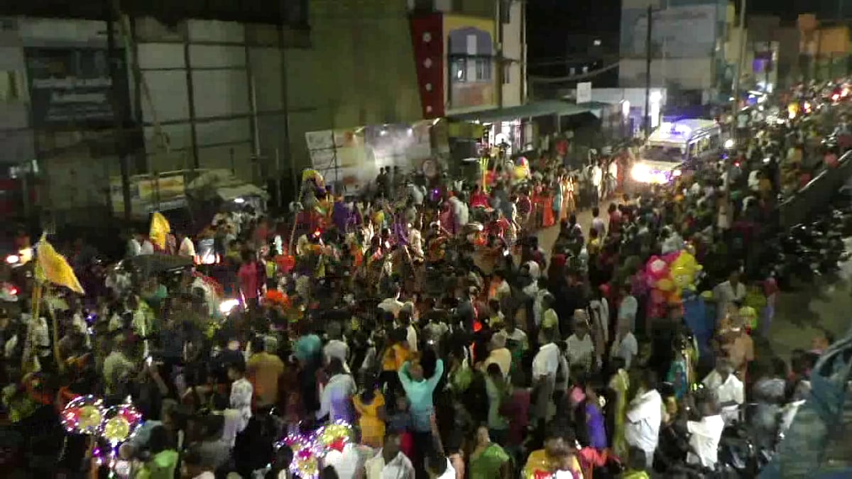 திருவிழா கொண்டாட்டத்தை ஒத்திவைத்து ஆம்புலன்ஸுக்கு வழிவிட்ட இளைஞர்கள் பட்டாளம்.. மணப்பாறையில் நெகிழ்ச்சி!