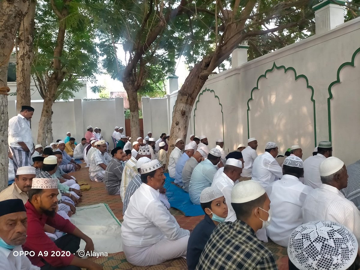 “ஈகைத் திருநாளாம் ரமலான் பண்டிகை..” : நாடு முழுவதும் இஸ்லாமியர்கள் கொண்டாட்டம்! (புகைப்படங்கள்)