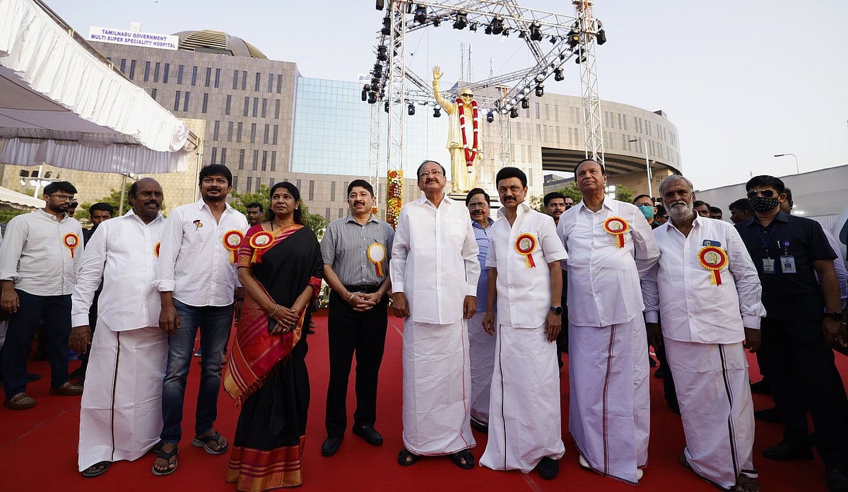 “உடன்பிறப்பே என்கிற அந்த காந்தக் குரல்.. கலைஞரின் சிலை அருகே நின்றபோது” : முதலமைச்சரின் உருக்கமான மடல் !