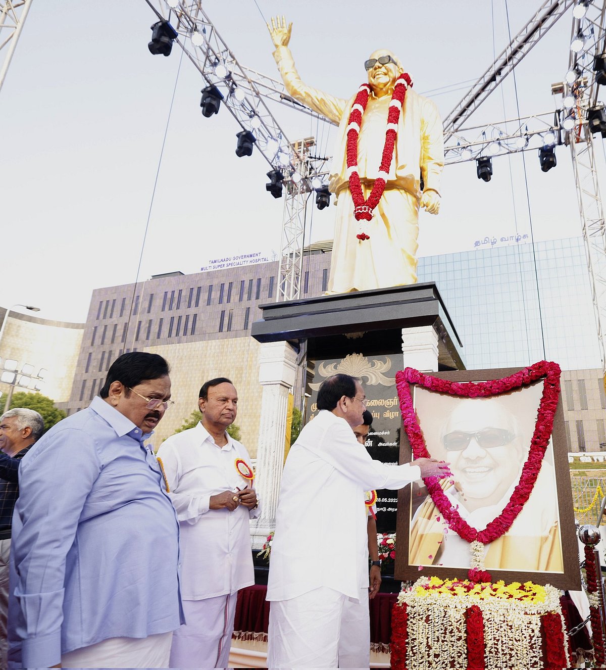 “கலைஞர் சிலையைத் திறக்க வெங்கையா நாயுடுவை அழைத்தது ஏன்?” : விழா மேடையில் முதலமைச்சர் நெகிழ்ச்சி உரை!