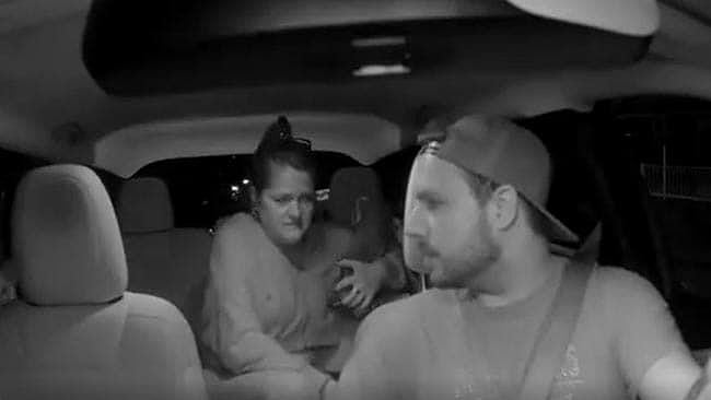 “Get Out.. முதலில் காரில் இருந்து வெளியேறுங்கள்” : இனவெறி பேசிய பெண்ணுக்கு பாடம் புகட்டிய கார் டிரைவர் !