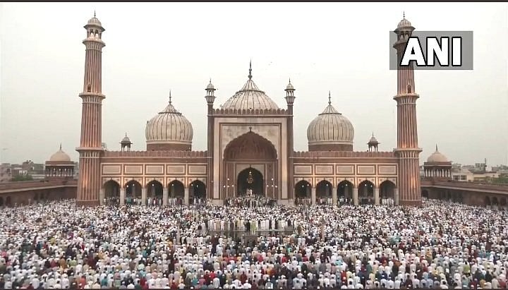 “ஈகைத் திருநாளாம் ரமலான் பண்டிகை..” : நாடு முழுவதும் இஸ்லாமியர்கள் கொண்டாட்டம்! (புகைப்படங்கள்)