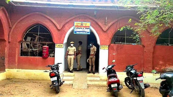 “வீட்டுவேலைக்கு அழைத்துச் சென்று கூட்டுப் பாலியல் வன்கொடுமை” : 4 பேருக்கு ‘காப்பு’ மாட்டிய காவல்துறை !