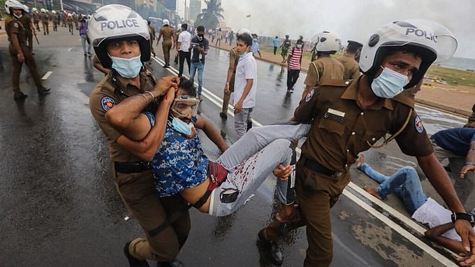 “ராஜபக்சே வீட்டுக்கு தீ வைப்பு - ஆளும் கட்சி MP உயிரிழப்பு” : இலங்கையில் என்ன நடக்கிறது?