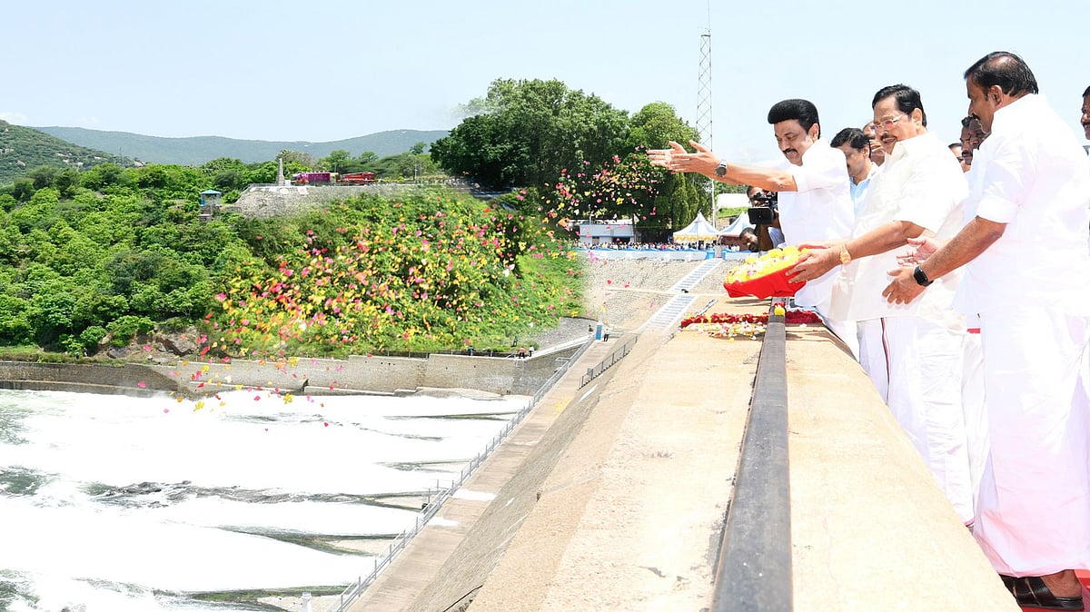 வரலாற்றில் முதல் முறையாக.. மேட்டூர் அணையிலிருந்து தண்ணீர் திறப்பு: முன்கூட்டியே திறப்பதால் என்ன நன்மைகள்?