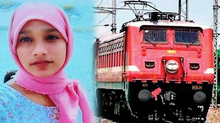 இளைஞர்களைக் காவு வாங்கும் செல்ஃபி.. தண்டவாளத்தில் நின்று மகிழ்ச்சியாக செல்ஃபி எடுத்த மாணவி பரிதாப பலி!