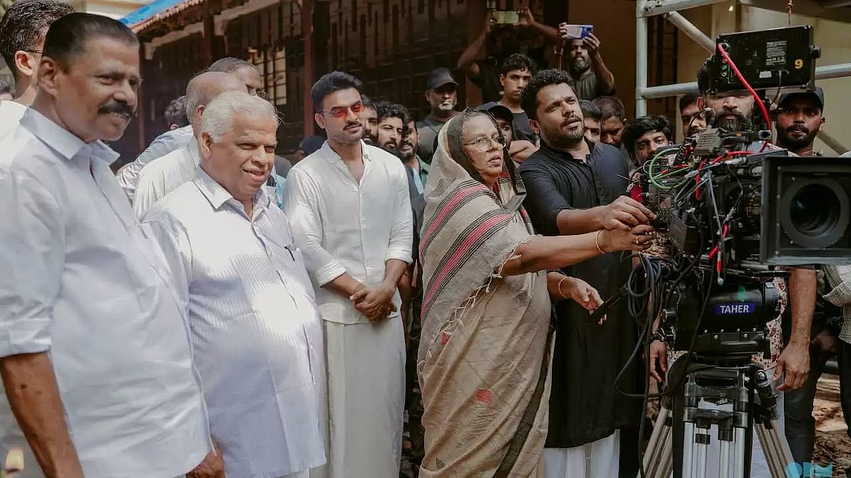 டொவினோ தாமஸ் நடிப்பில் திகில் படமாக உருவாகும்  `நீலவெளிச்சம்'! #CINEMAUPDATES