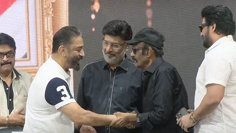 ‘ரீஎண்ட்ரி’ கொடுத்த கவுண்டமணி.. எழுந்து நின்று வரவேற்பு அளித்த திரையுலகம்: சென்னையில் நெகிழ்ச்சி சம்பவம்!