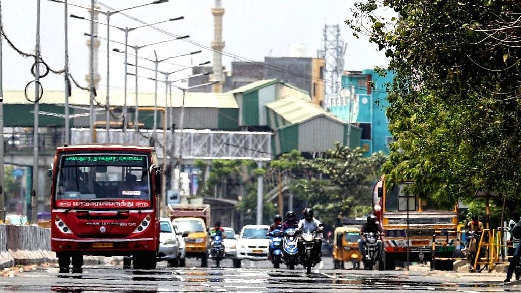 சென்னை மக்களே உஷார்... இன்னும் 2 நாட்களுக்கும் வெப்பம் தகிக்கும்.. வானிலை மையம் எச்சரிக்கை!