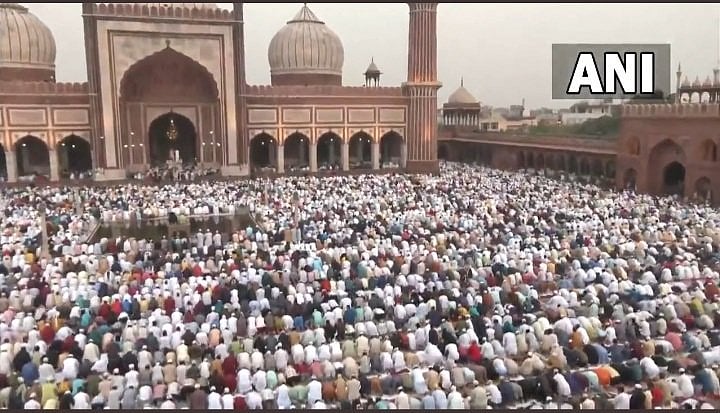 “ஈகைத் திருநாளாம் ரமலான் பண்டிகை..” : நாடு முழுவதும் இஸ்லாமியர்கள் கொண்டாட்டம்! (புகைப்படங்கள்)