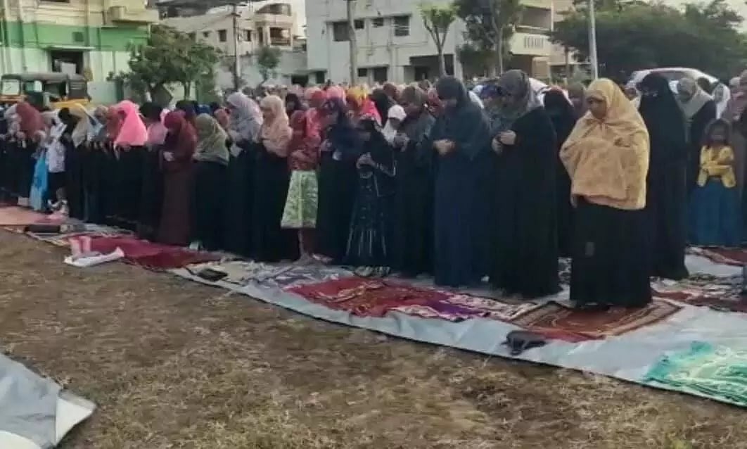 “ஈகைத் திருநாளாம் ரமலான் பண்டிகை..” : நாடு முழுவதும் இஸ்லாமியர்கள் கொண்டாட்டம்! (புகைப்படங்கள்)