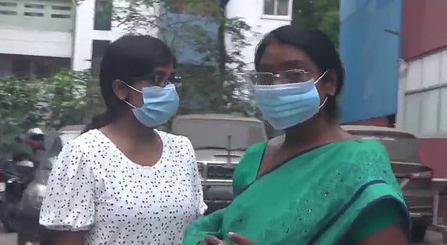 வெளிநாட்டில் வேலை; லட்சக்கணக்கில் காசு வாங்கி அபேஸ்செய்த கில்லாடி லேடீஸ்: தாயும் மகளும் சிக்கியது எப்படி?