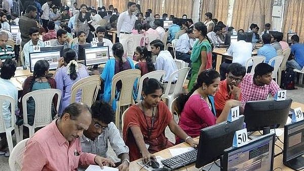 பொறியியல் படிப்புகளுக்கான கல்விக் கட்டணம் அதிகரிப்பு.. புதிய கட்டண விவரத்தை வெளியிட்டது AICTE !