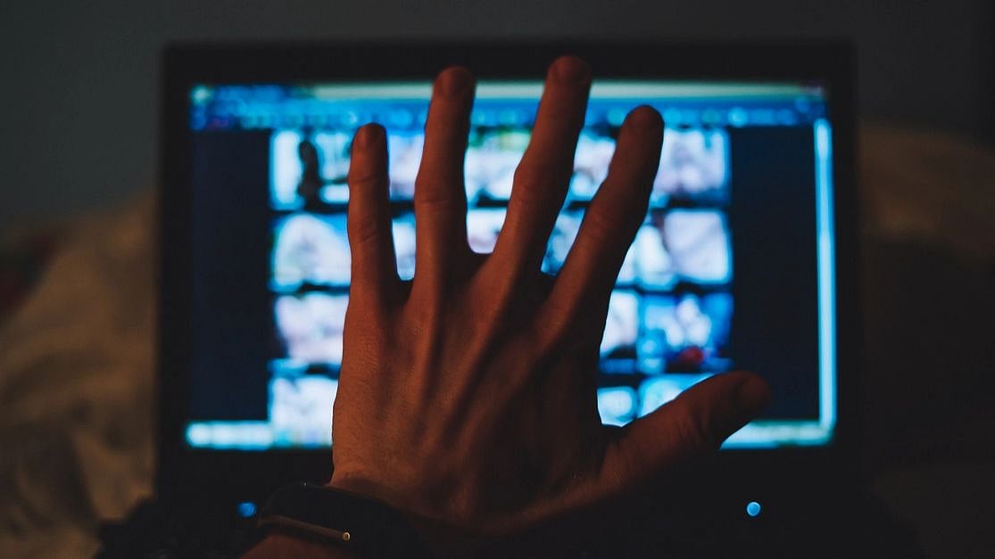 ஒன்றிய அமைச்சர் பங்கேற்ற நிகழ்ச்சியில் திடீரென ஒளிபரப்பான ஆபாசப் படம்.. அரசு அதிகாரிகள் அதிர்ச்சி!