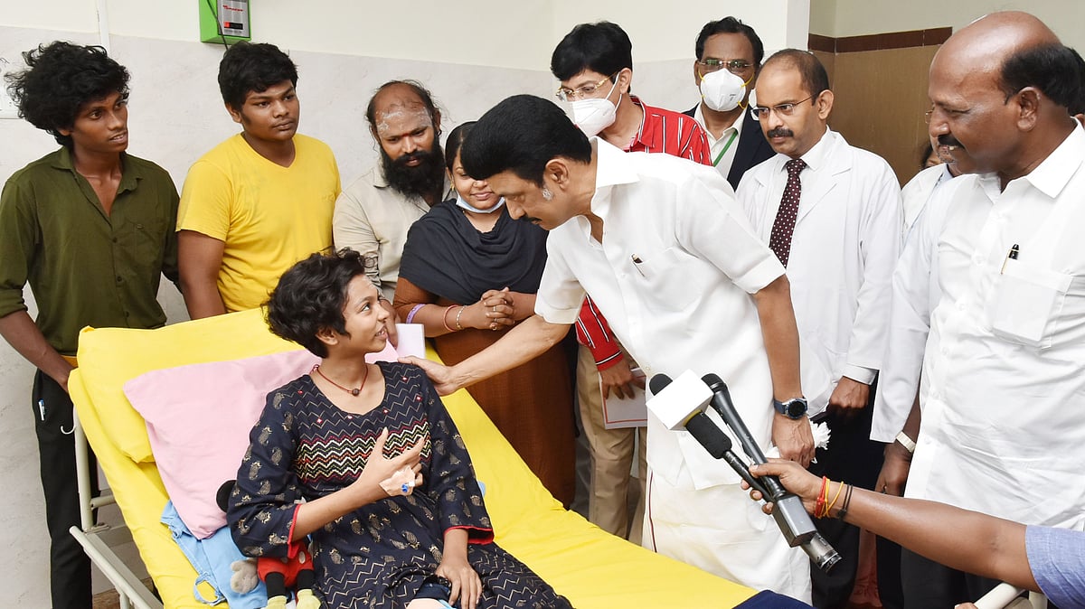 தன்னம்பிக்கை தளராத மாணவி சிந்துவிற்கு சர்ப்ரைஸ் கொடுத்த முதலமைச்சர்.. திக்குமுக்காடி போன குடும்பம்!