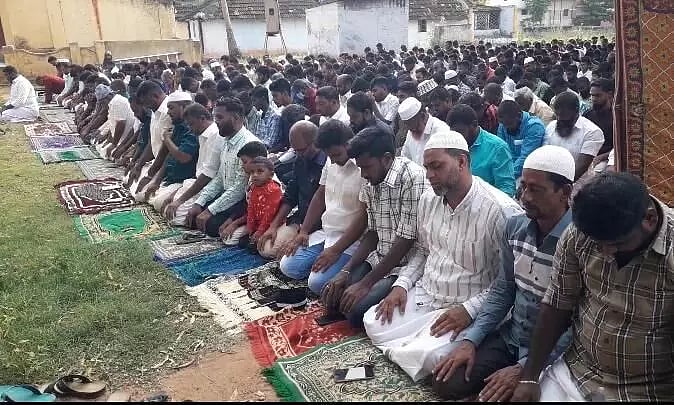 “ஈகைத் திருநாளாம் ரமலான் பண்டிகை..” : நாடு முழுவதும் இஸ்லாமியர்கள் கொண்டாட்டம்! (புகைப்படங்கள்)