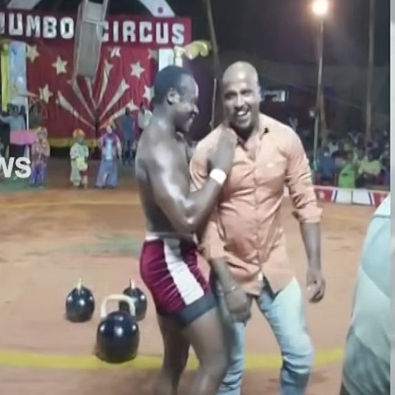 ‘யாருக்காவது தைரியம் இருந்தால்..’ : சவால் விட்ட ஆப்பிரிக்கன்.. தட்டி தூக்கிய தமிழர் - நெகிழ்ச்சி சம்பவம்!