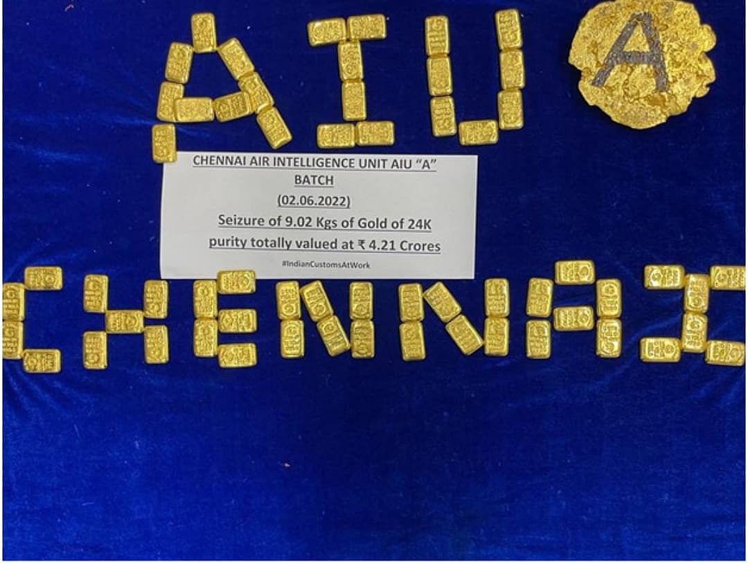 9.02 கிலோ தங்கம்.. அப்படியே விட்டுவிட்டு தப்பியோட்டிய கடத்தல் கும்பல்.. அதிரடி காட்டும் சுங்கத்துறை !