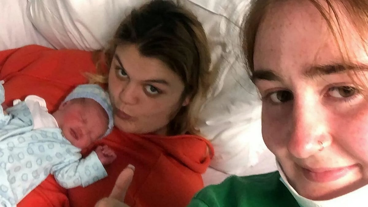  “எனக்கு எந்த சிம்டம்ஸும் தெரியவில்லை” : கழிவறையில் குழந்தையை பெற்றெடுத்த மாணவி - உறைந்துபோன டாக்டர்கள்!