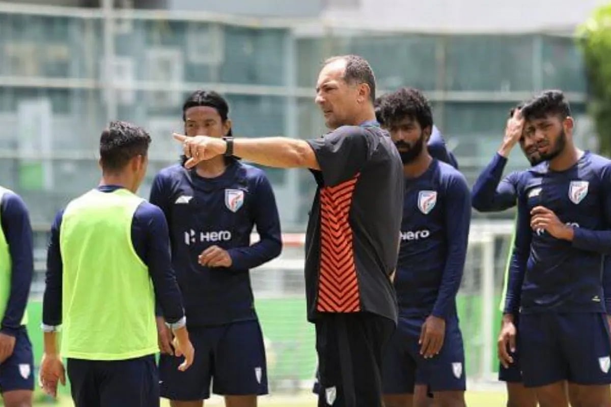 ”IPL-க்காக இந்திய கால்பந்து நசுக்கப்படுகிறது”: கொதித்தெழும் இந்திய தலைமை பயிற்சியாளர்!