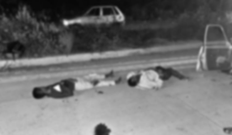 கார் மீது மோதிய லாரி.. உடல் நசுங்கி தந்தை, மகன் சம்பவ இடத்திலேயே பலி: குடும்பத்தினர் அதிர்ச்சி!