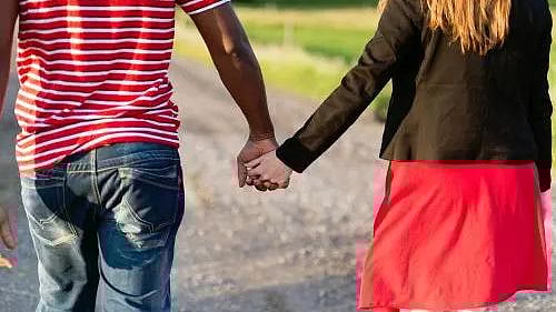 “ஆண் பெண் நட்பிலும் ஒரு எல்லை உள்ளது.. அதை மீறக்கூடாது” - வழக்கில் அதிரடி காட்டிய உயர்நீதிமன்றம் !