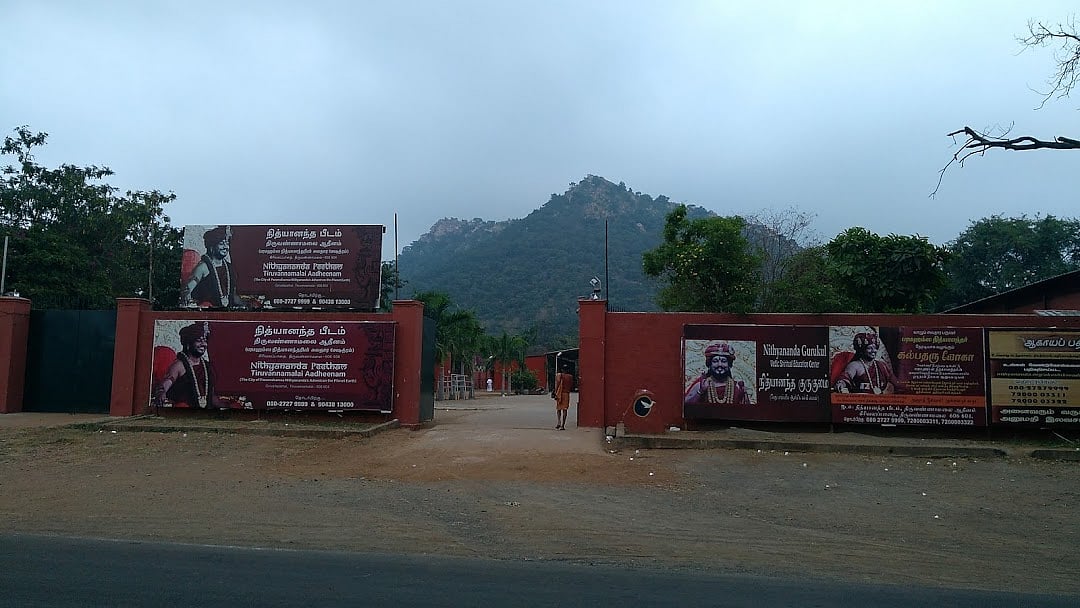 “இளம் பெண் கைலாசாவிற்கு கடத்தப்பட்டாரா?” - நித்தியானந்தா ஆசிரமத்திற்குள் நுழைந்து போலிஸ் தீவிர விசாரணை!