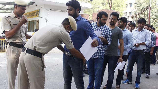 காஷ்மீர் பாகிஸ்தானுக்கா? சிவில் சர்வீஸ் தேர்வில் கேட்கப்பட்ட கேள்வியால் வெடித்த சர்ச்சை!